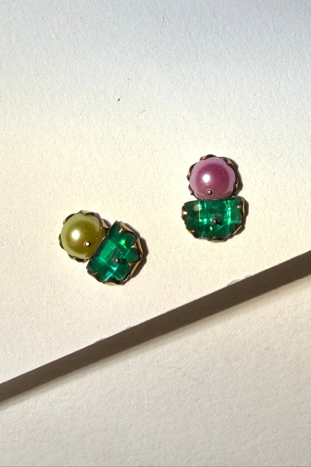Tiny Studs - Emerald & Pearls