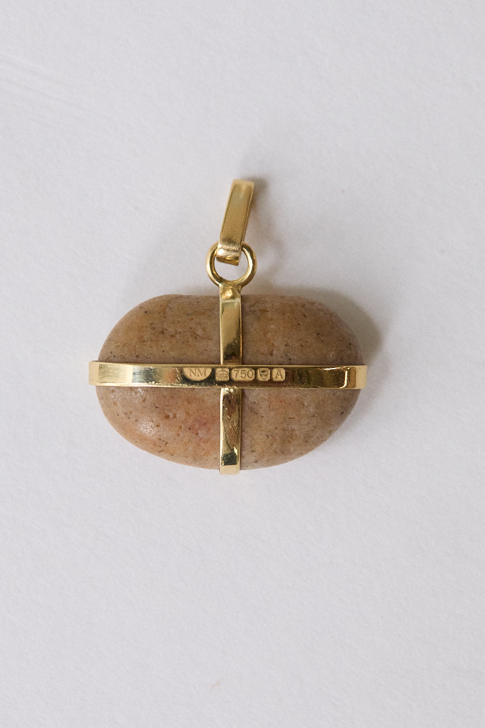 Bean stone pendant-18 carat gold ribbon