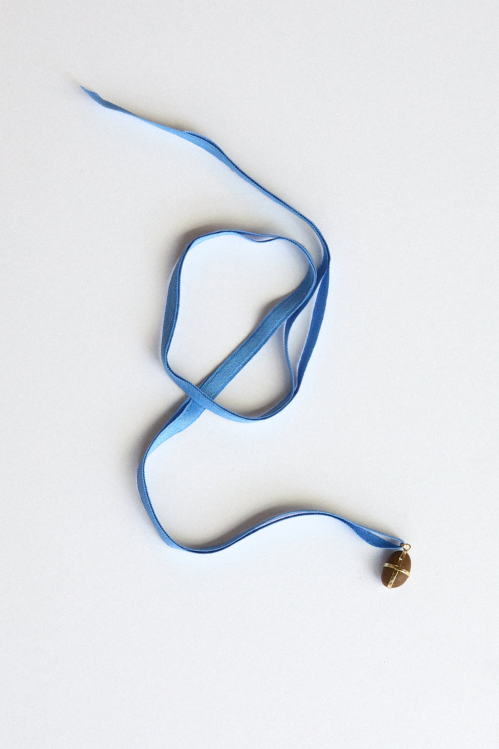 Caramel stone pendant-18 carat gold ribbon