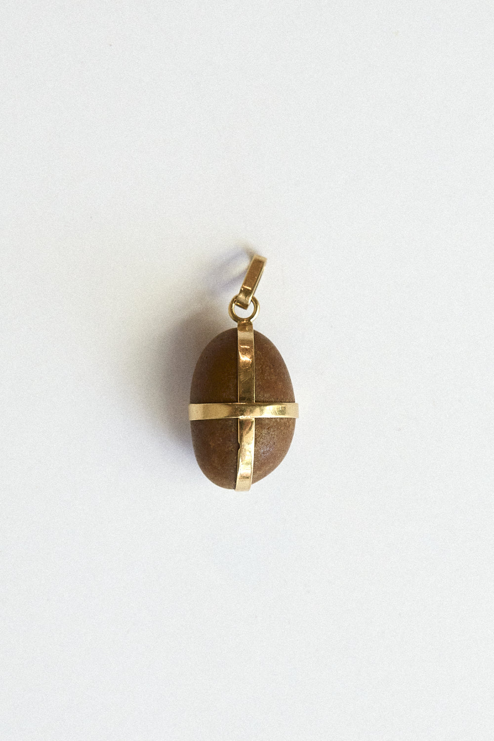 Caramel stone pendant-18 carat gold ribbon