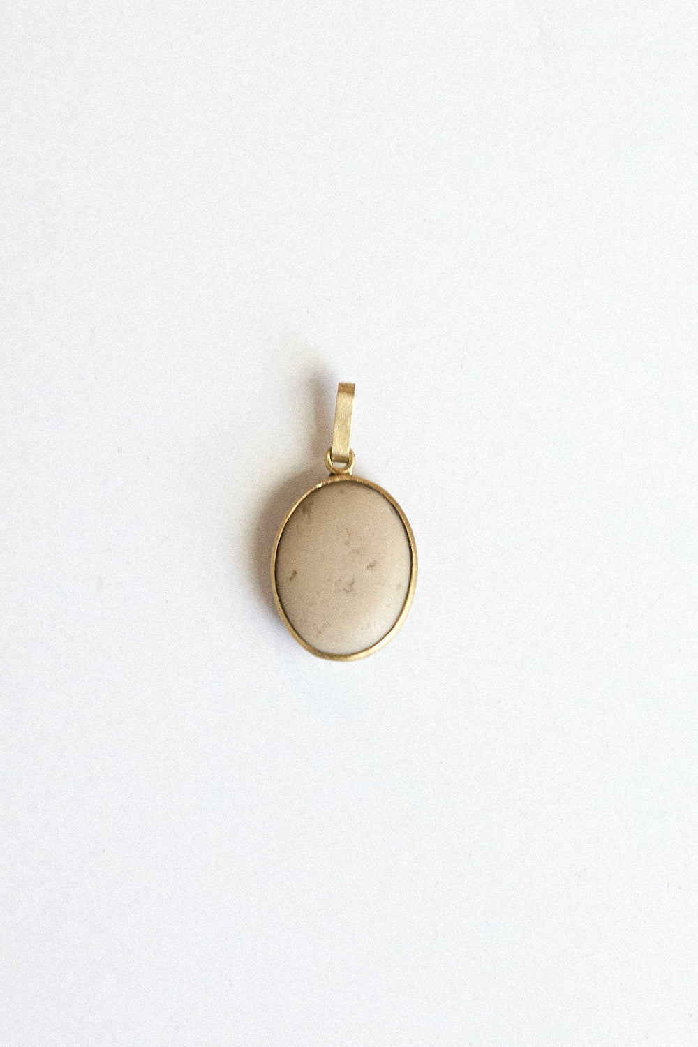 Cream Stone Pendant - 18 carat gold spectacle