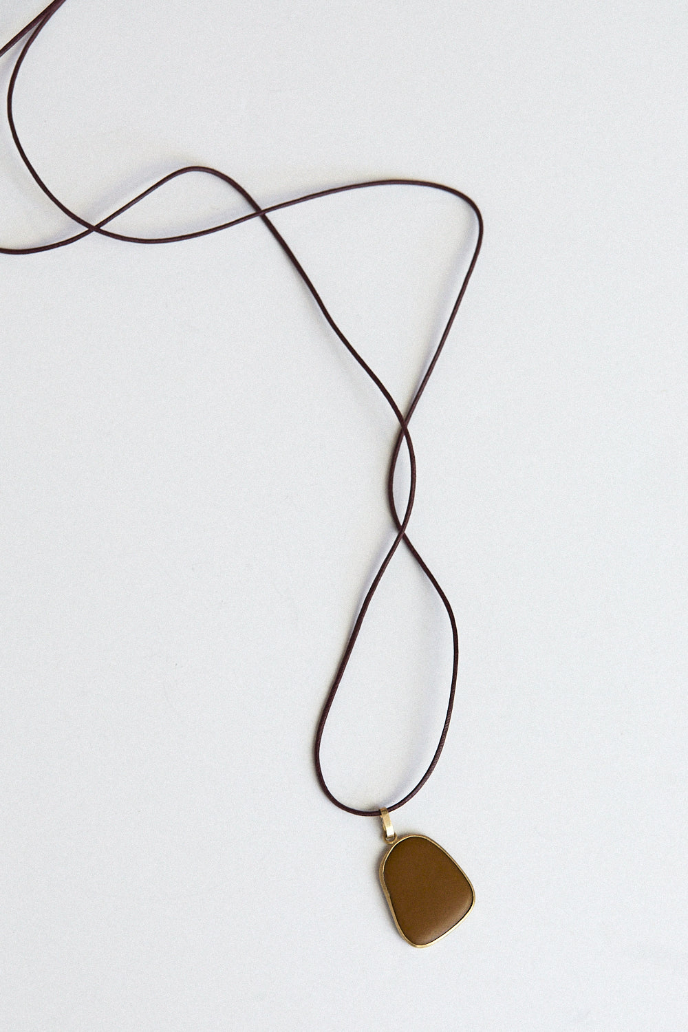 Toffee Stone Pendant - 18 carat gold spectacle