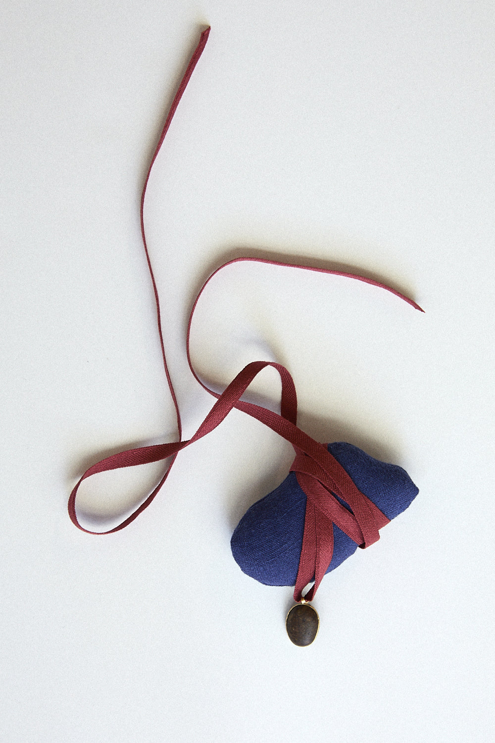 Coffee Bean Stone Pendant - 18 carat gold spectacle