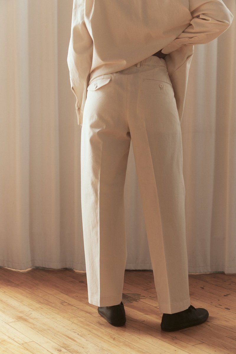 スーツ ORGANIC COTTON DOUBLE PLEATED TROUSERS Double Pleated Trousers in Ecru – Soochie