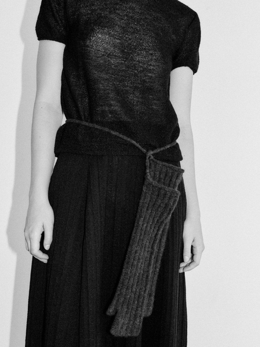 Mijikai Mittens in Espresso - Soochie - Rus