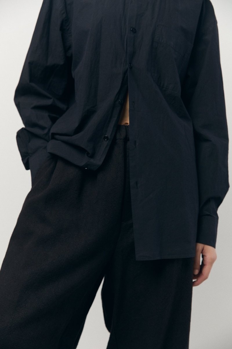Regular Collar Shirt in Black - Soochie - Yoko Sakamoto