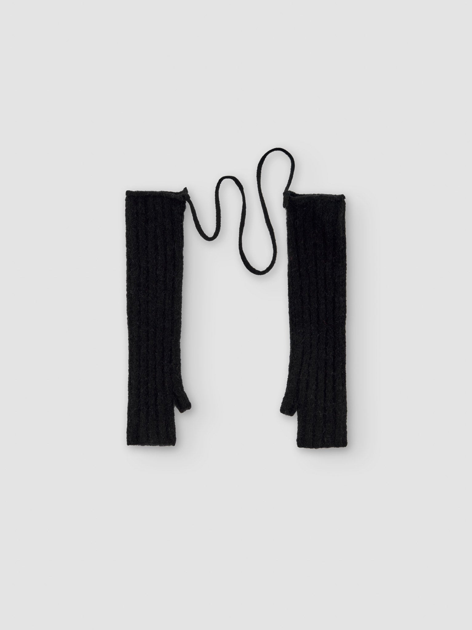 Mijikai Mittens in Black