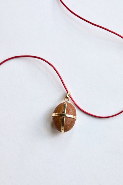 Caramel Stone - 9 carat gold ribbon setting