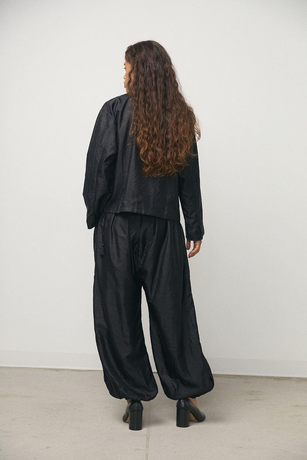 Tuck Gather Balloon Pants in Black