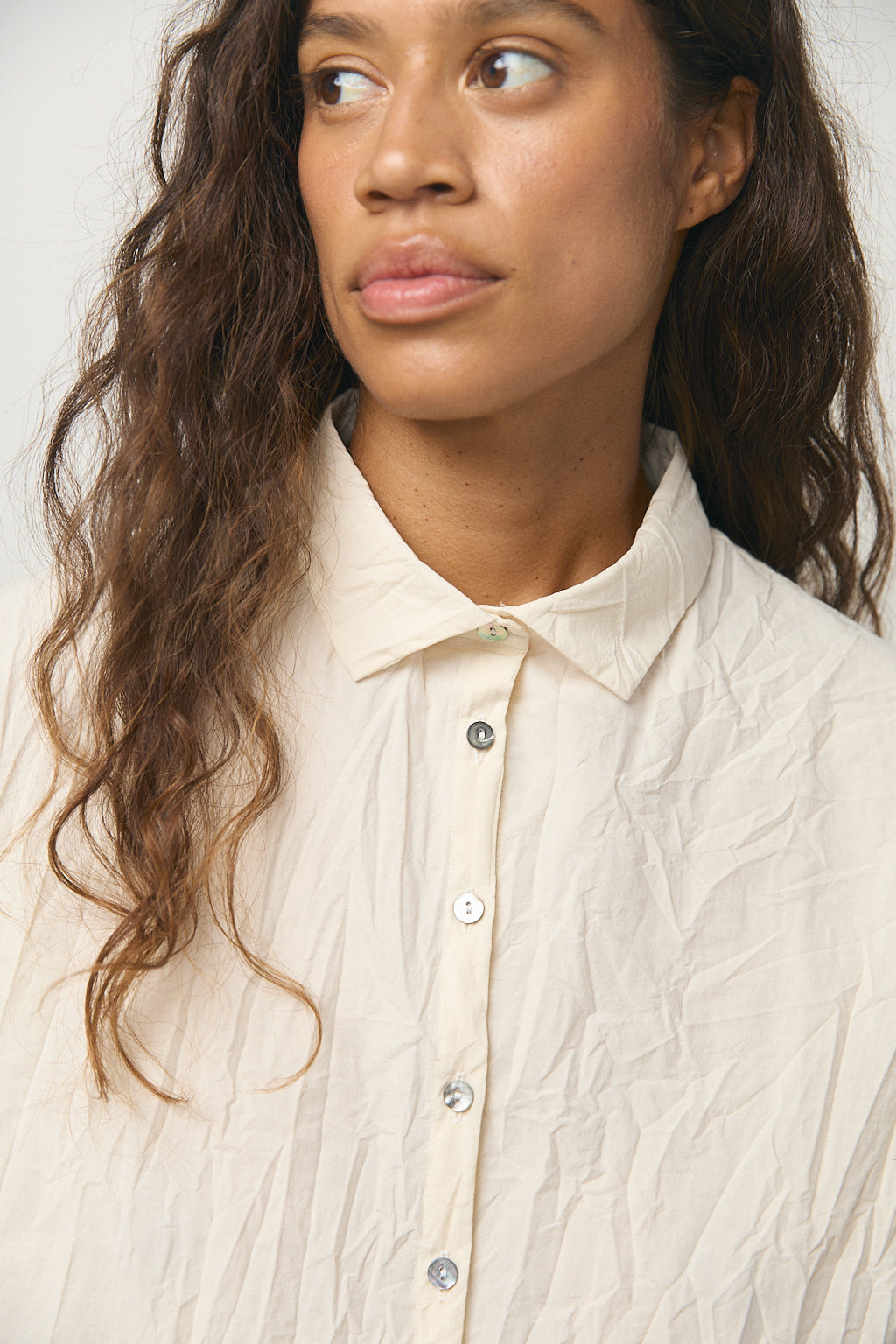Short collar Shirt in Natural