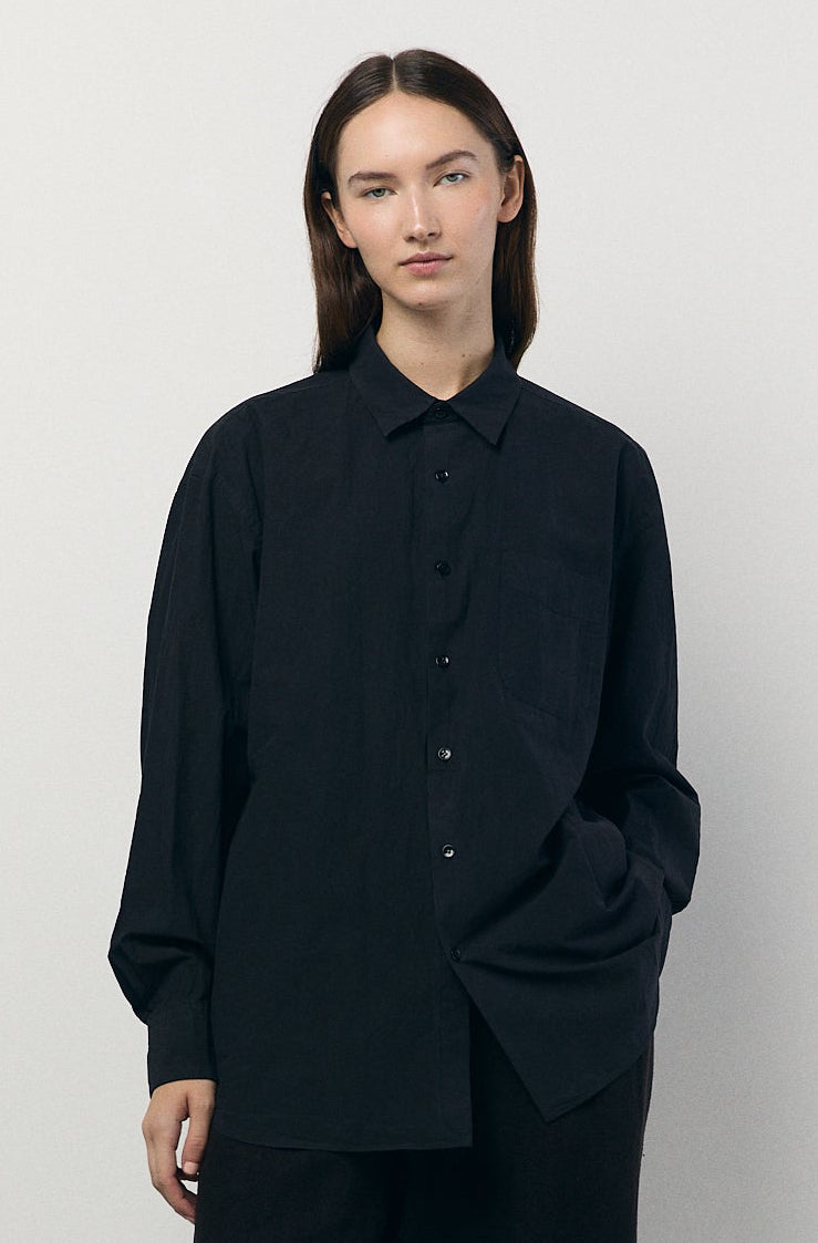 Regular Collar Shirt in Black