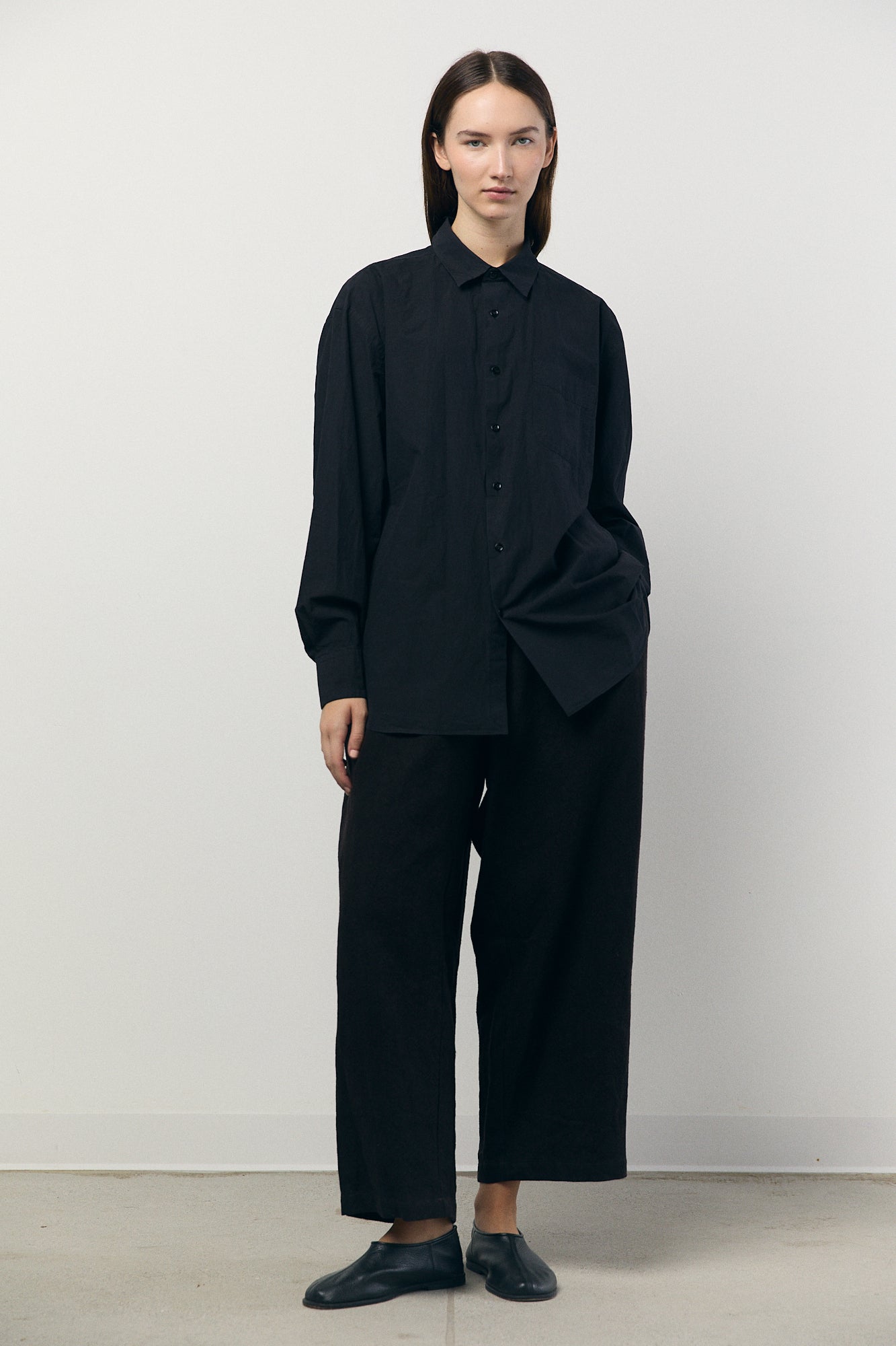 Regular Collar Shirt in Black