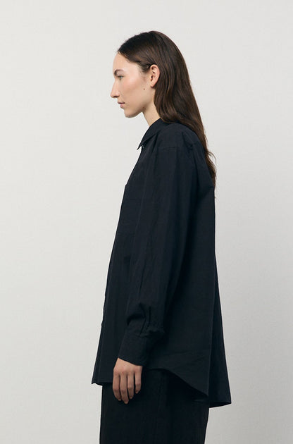 Regular Collar Shirt in Black