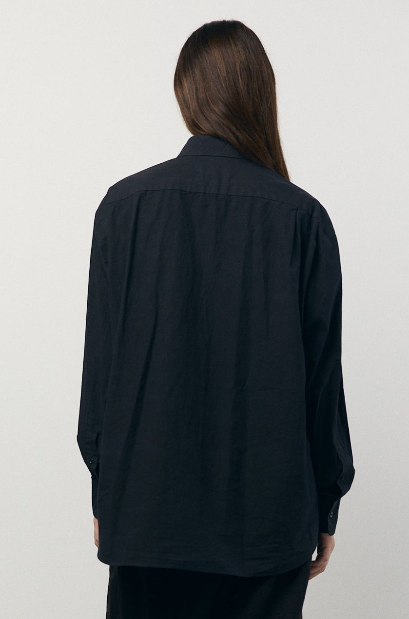 Regular Collar Shirt in Black