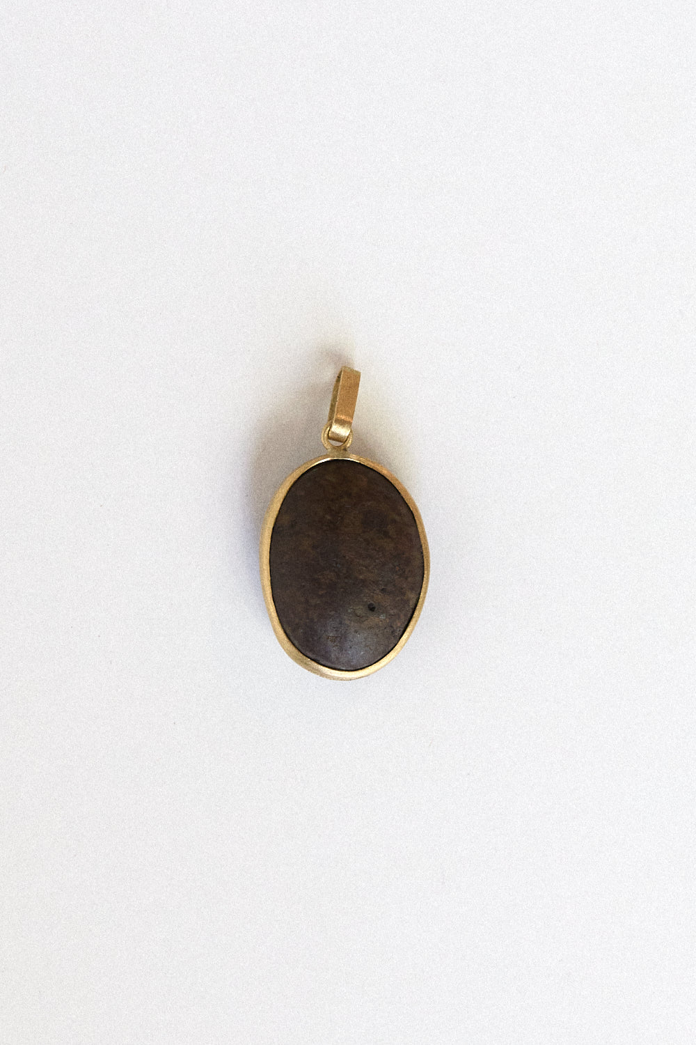 Coffee Bean Stone Pendant - 18 carat gold spectacle