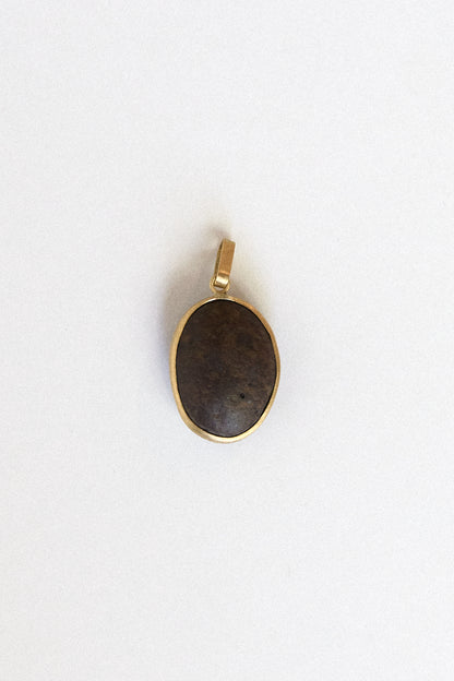 Coffee Bean Stone Pendant - 18 carat gold spectacle