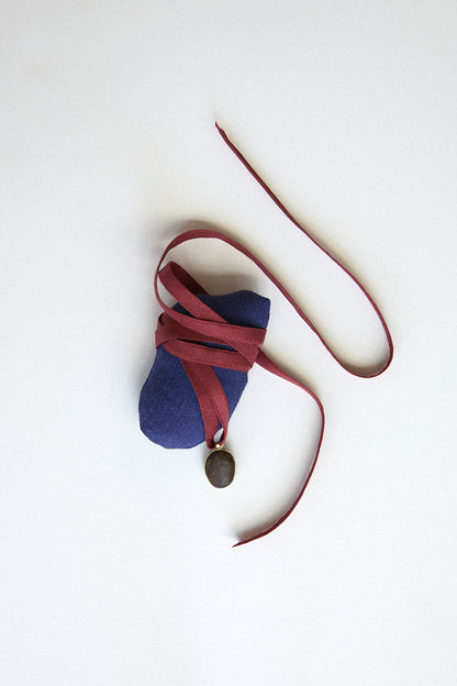 Coffee Bean Stone Pendant - 18 carat gold spectacle