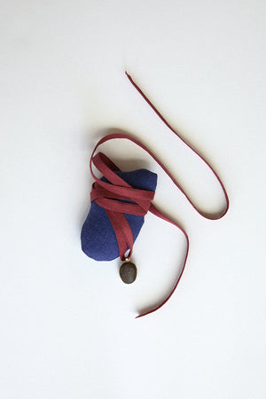 Coffee Bean Stone Pendant - 18 carat gold spectacle