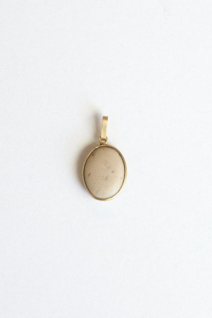 Cream Stone Pendant - 18 carat gold spectacle