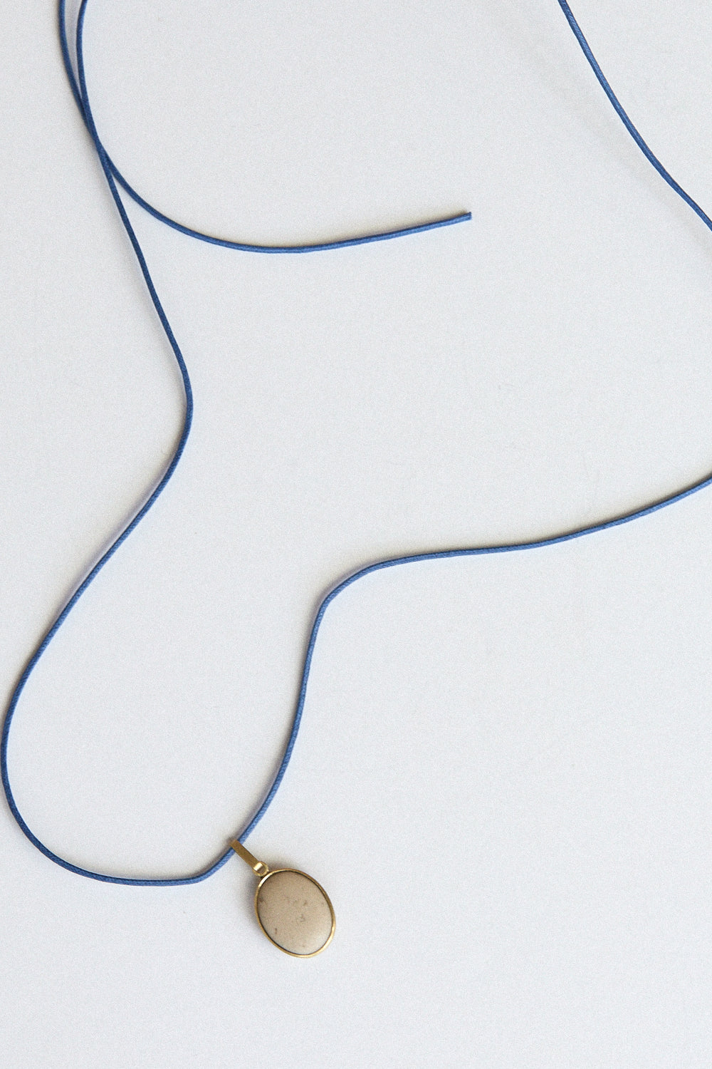 Cream Stone Pendant - 18 carat gold spectacle