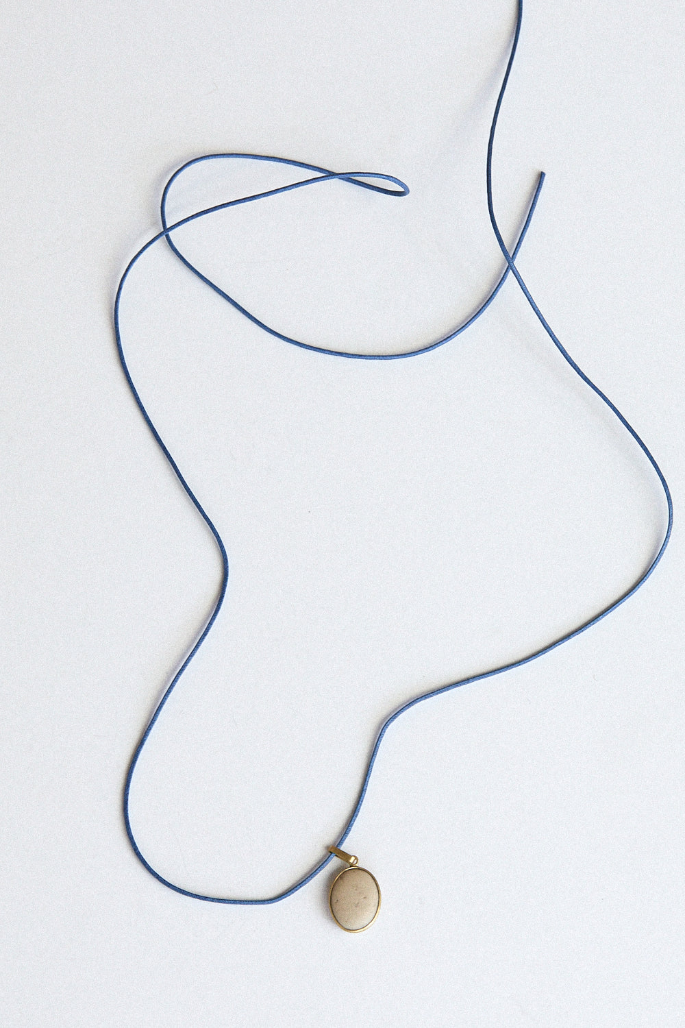 Cream Stone Pendant - 18 carat gold spectacle
