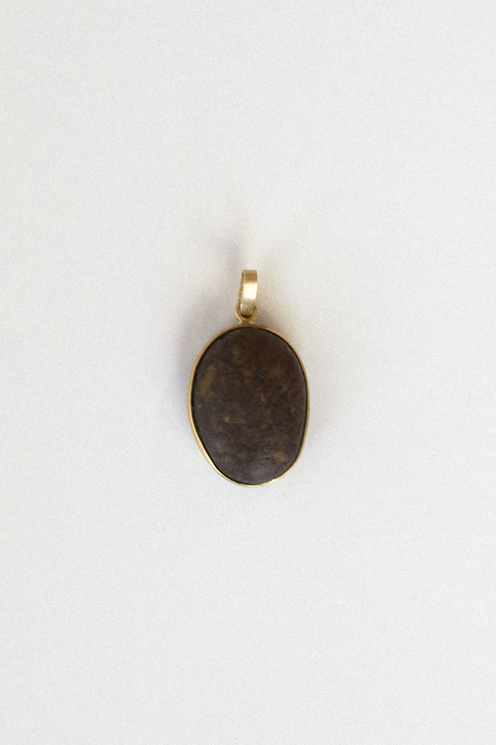 Coffee Bean Stone Pendant - 18 carat gold spectacle