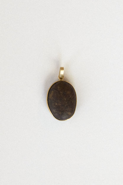 Coffee Bean Stone Pendant - 18 carat gold spectacle