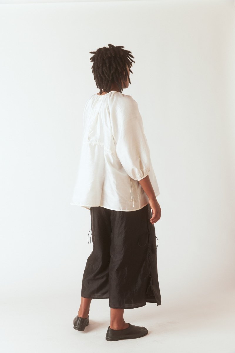 Back Button Blouse in White - Soochie - Bunon