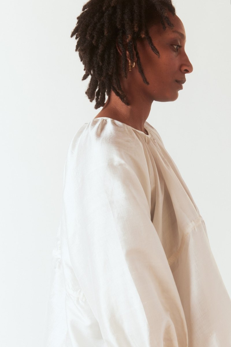 Back Button Blouse in White - Soochie - Bunon