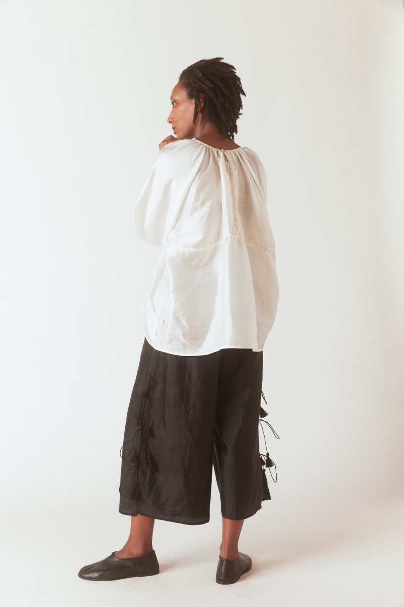 【BUNON】back button short wide blouse Back Button Blouse in White – Soochie