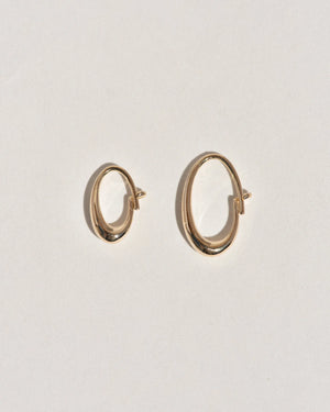 Medium Oval Sempre Hoop - 14k Yellow Gold