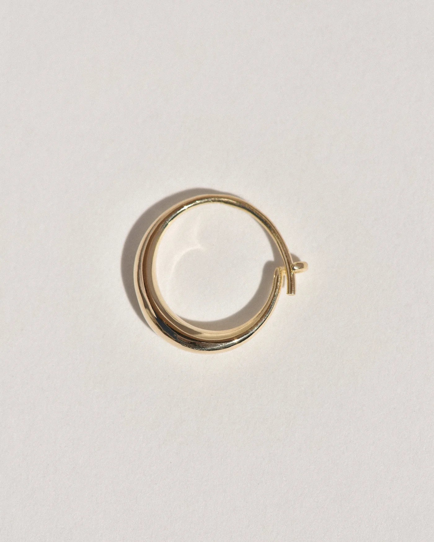 Medium Round Sempre Hoop - 14k Yellow Gold