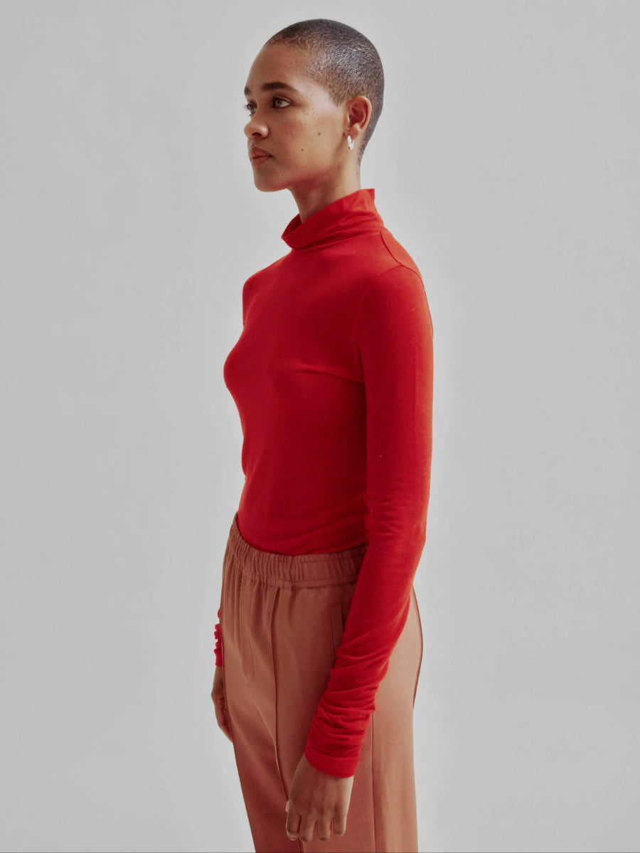 Mockneck Tee in Red - Soochie - Sayaka Davis