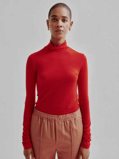 Mockneck Tee in Red - Soochie - Sayaka Davis