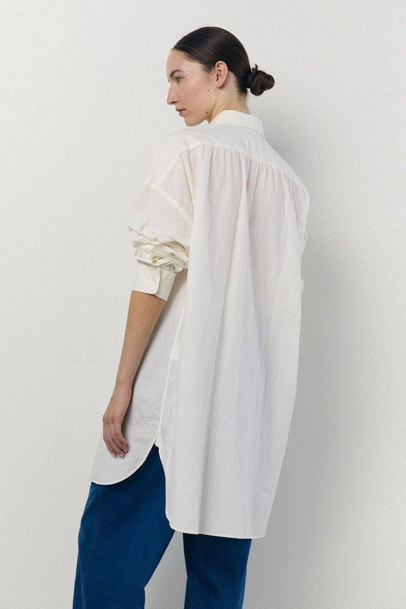 Pullover Shirt in White - Soochie - Yoko Sakamoto