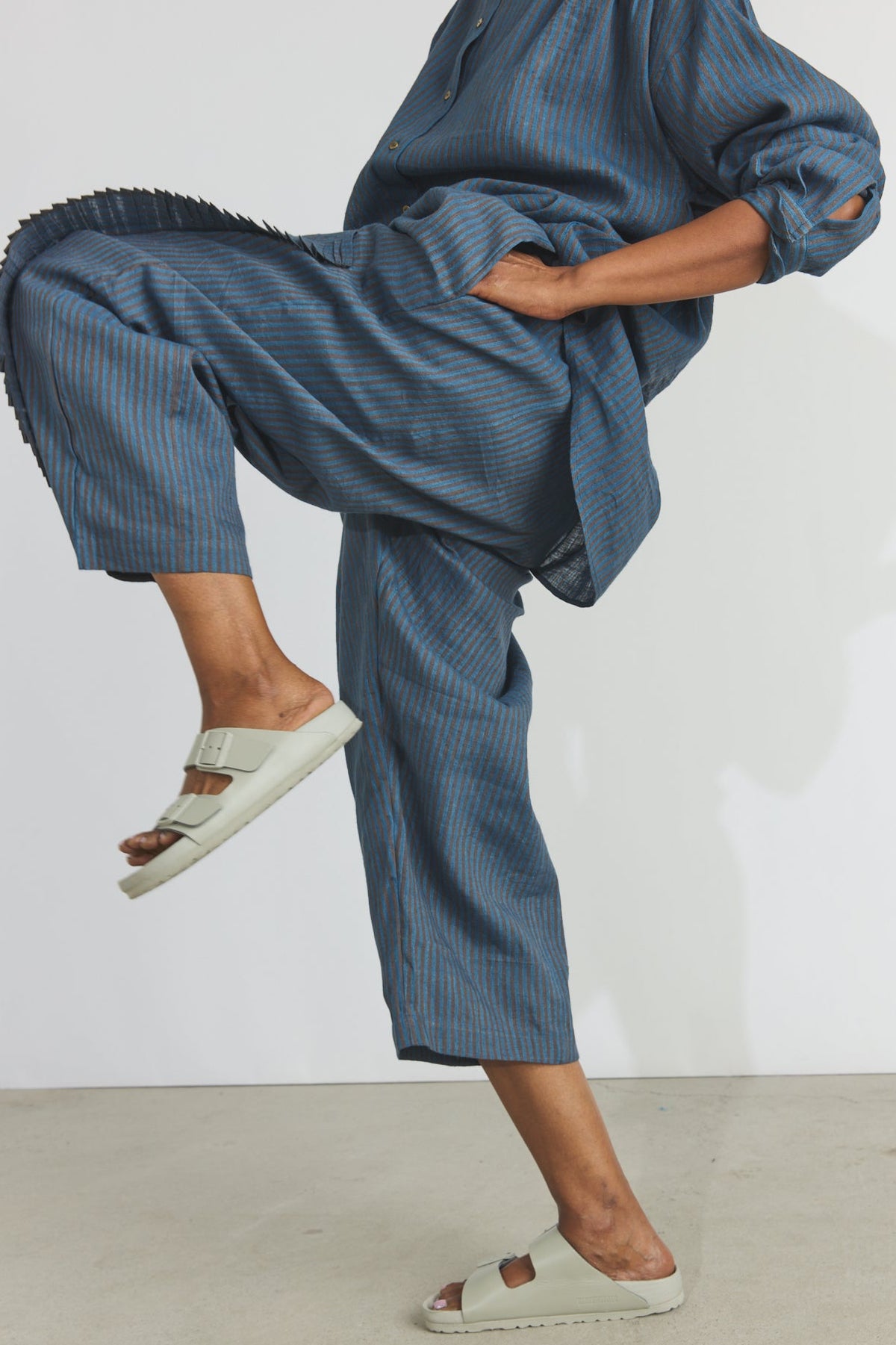 Ruffle Tuck Pants - Brown & Blue