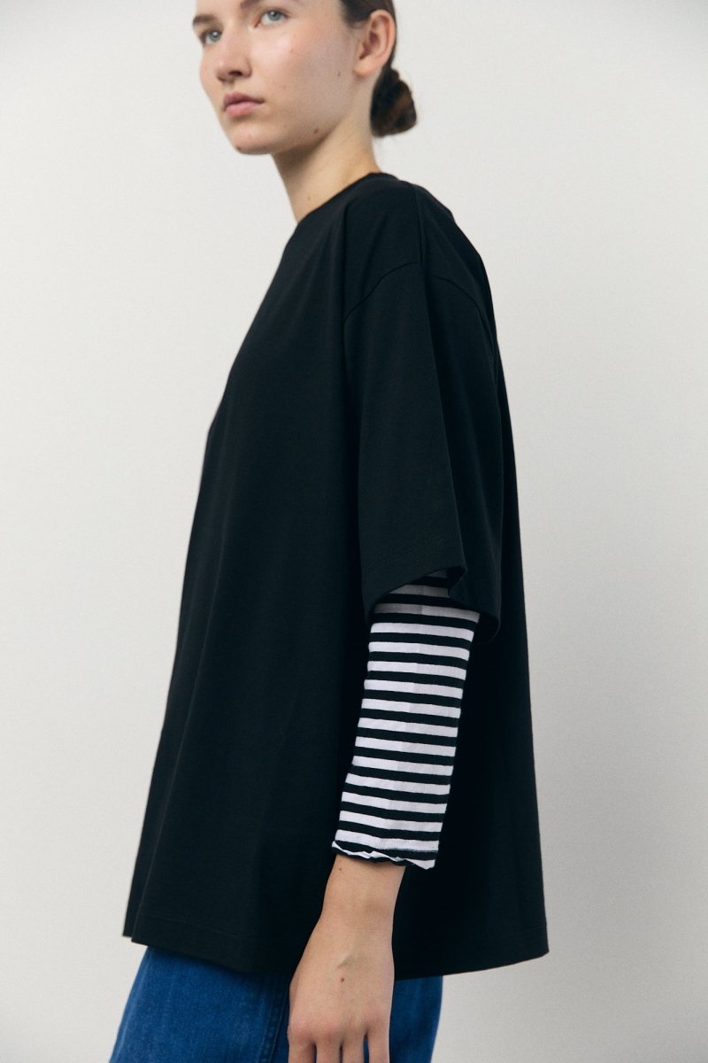 Unisex Oversized Tee in Black - Soochie - Véritécoeur